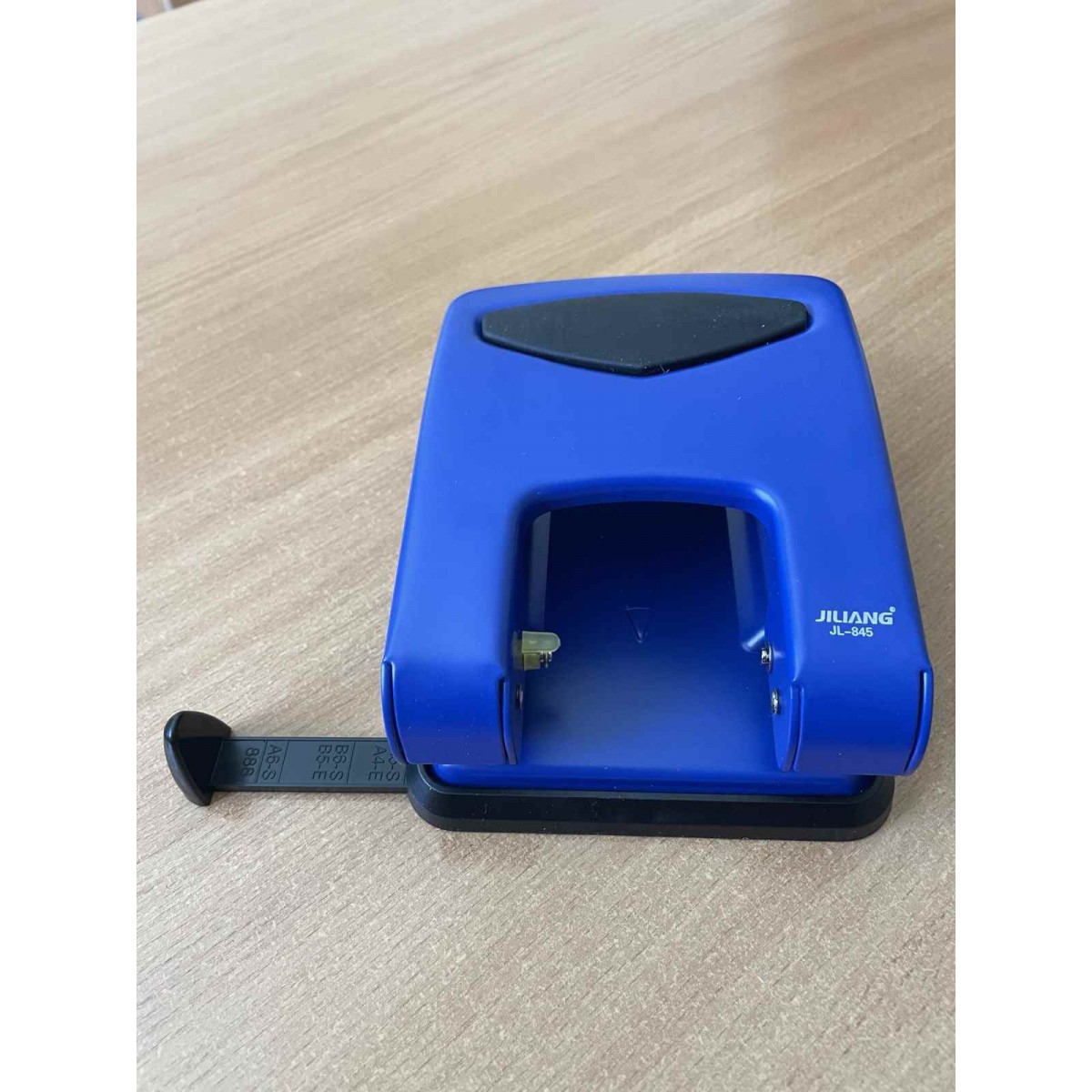 Дырокол металлический до 45 листов с линейкой, микс 2 цвета (черный, синий),